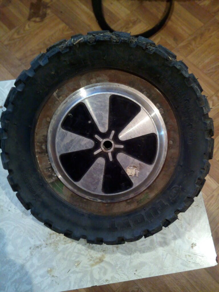 поставить резину на моторколесо гироскутера 250 Вт